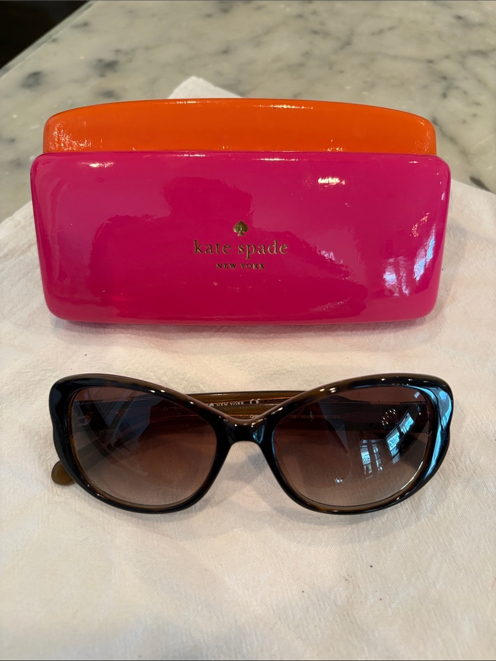kate spade Glossy Pink & Orange Sunglass Case with Brown Lens Sunglasses
